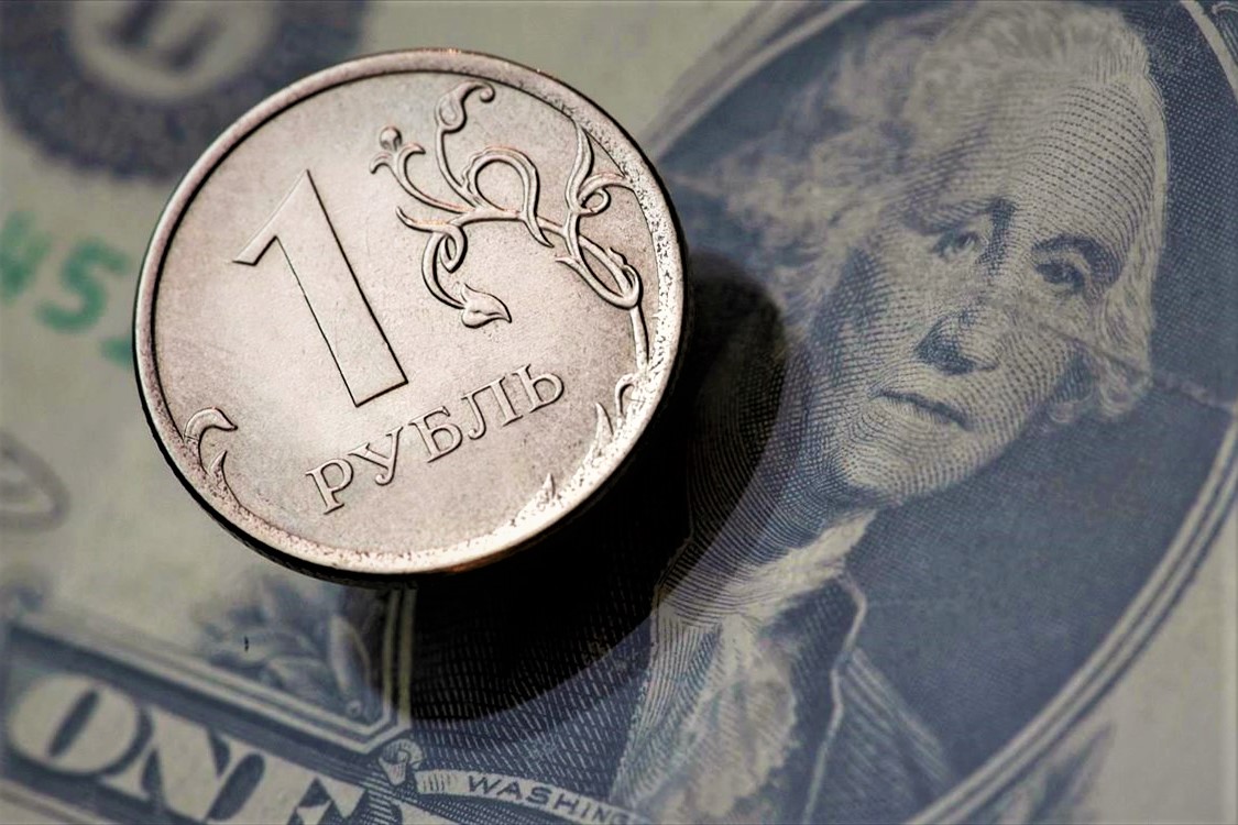 Οι κυρώσεις της Δύσης… ενίσχυσαν το ρούβλι έναντι του δολαρίου και του ευρώ – Προς υψηλό 5ετίας