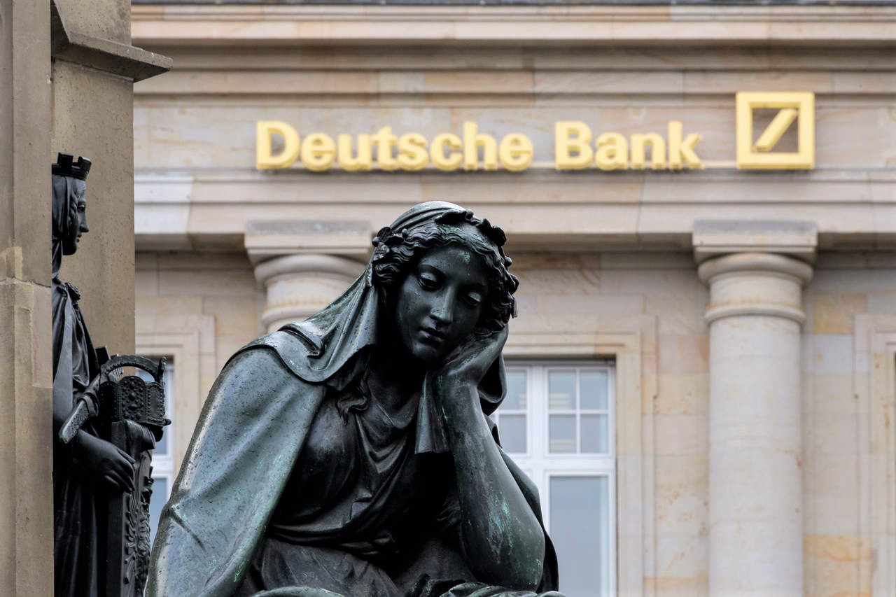 «Σείεται» η Deutsche Bank: Εκτοξεύτηκαν τα CDS, βυθίζεται η μετοχή - Τριγμοί στις αγορές