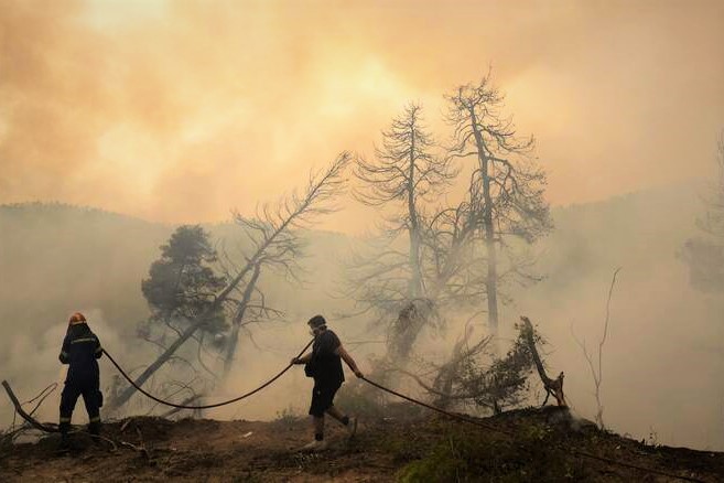 Έβρος: Καίγεται το δάσος της Δαδιάς - Μάχη με τις φλόγες για τρίτη μέρα - «Περίεργη» έκρηξη στην Παλλήνη